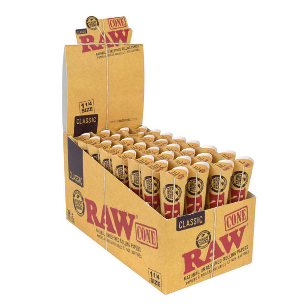 RAW Classic Pre-Rolled Cones 1¼ Packs of 6, Case of 32 Canada